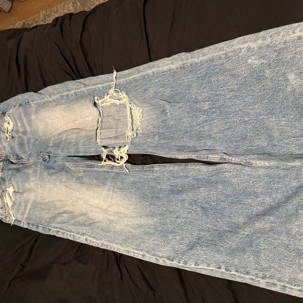 American Eagle Outfitters Light Blue Distressed Boyfriend Jeans